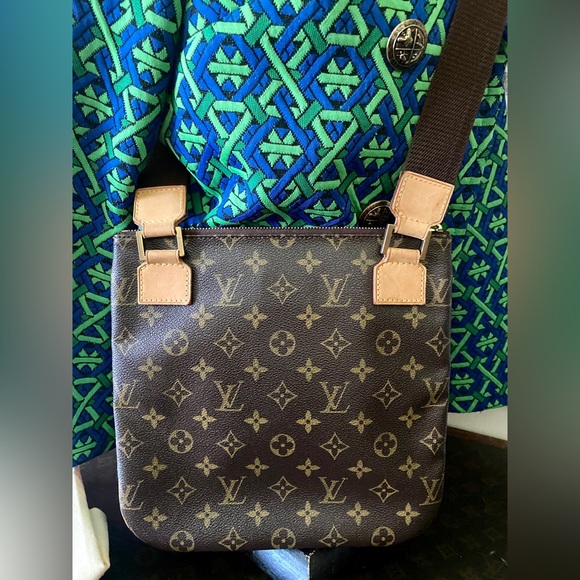 Gorgeous Auth LOUIS VUITTON Bosphore Crossbody Bag Purse Designer Luxury Fashion - Picture 4 of 14